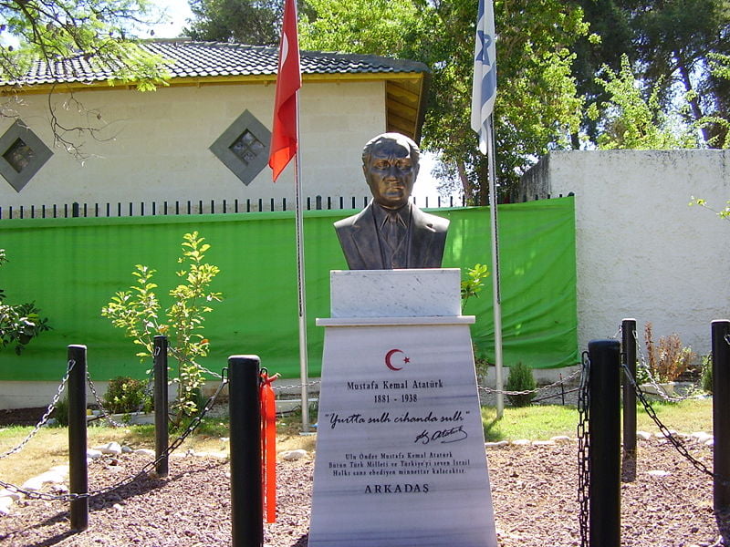 Mustafa_Kemal_Ataturk_Memorial_in_Yehud,_Israel