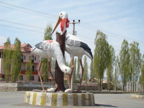 igdir-milliyetci-leylek-heykeli